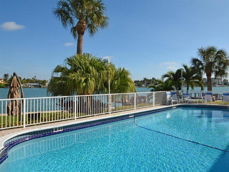 Westwinds Waterfront Resort St. Pete Beach Exteriör bild