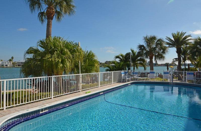 Westwinds Waterfront Resort St. Pete Beach Exteriör bild