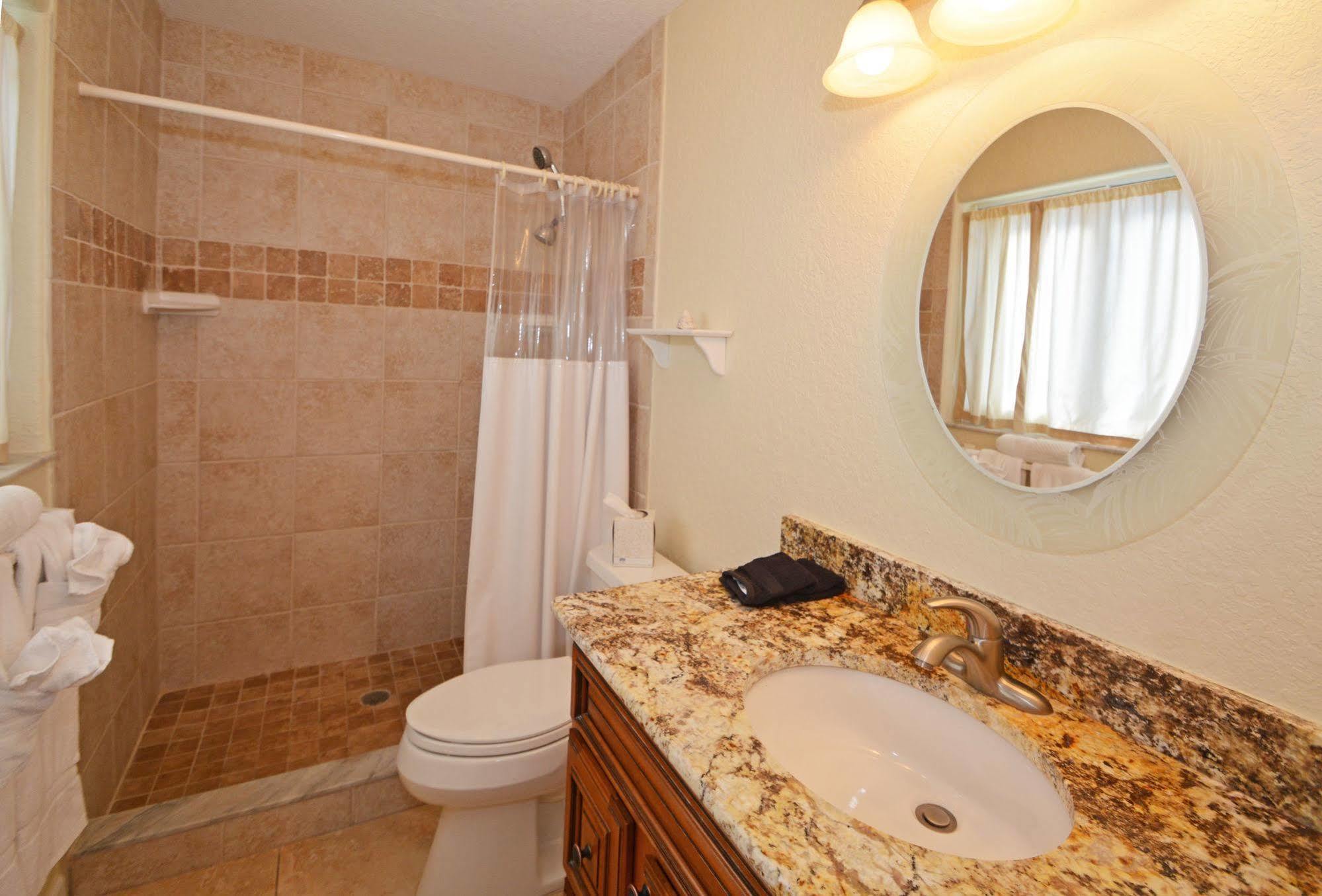 Westwinds Waterfront Resort St. Pete Beach Exteriör bild