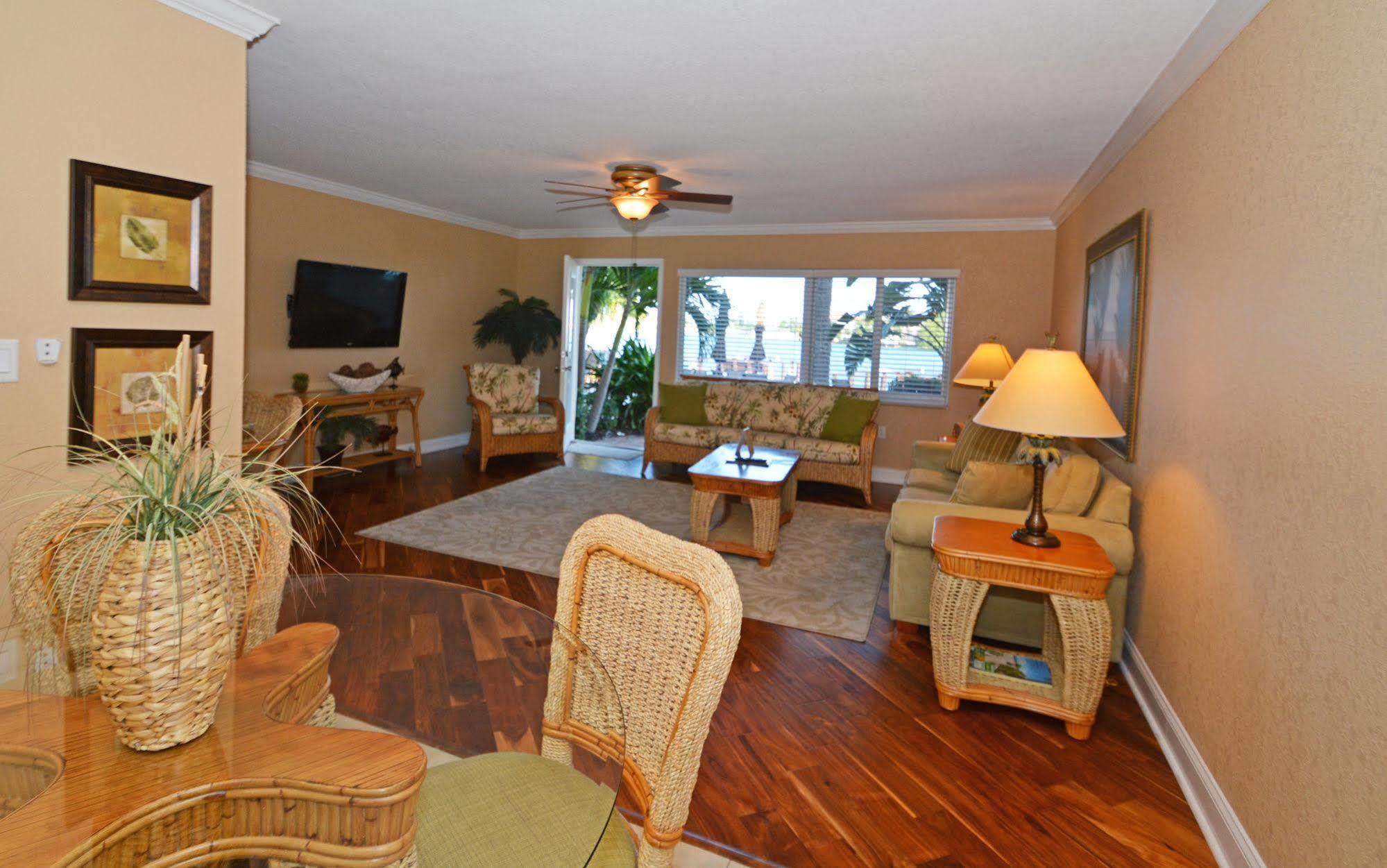 Westwinds Waterfront Resort St. Pete Beach Exteriör bild