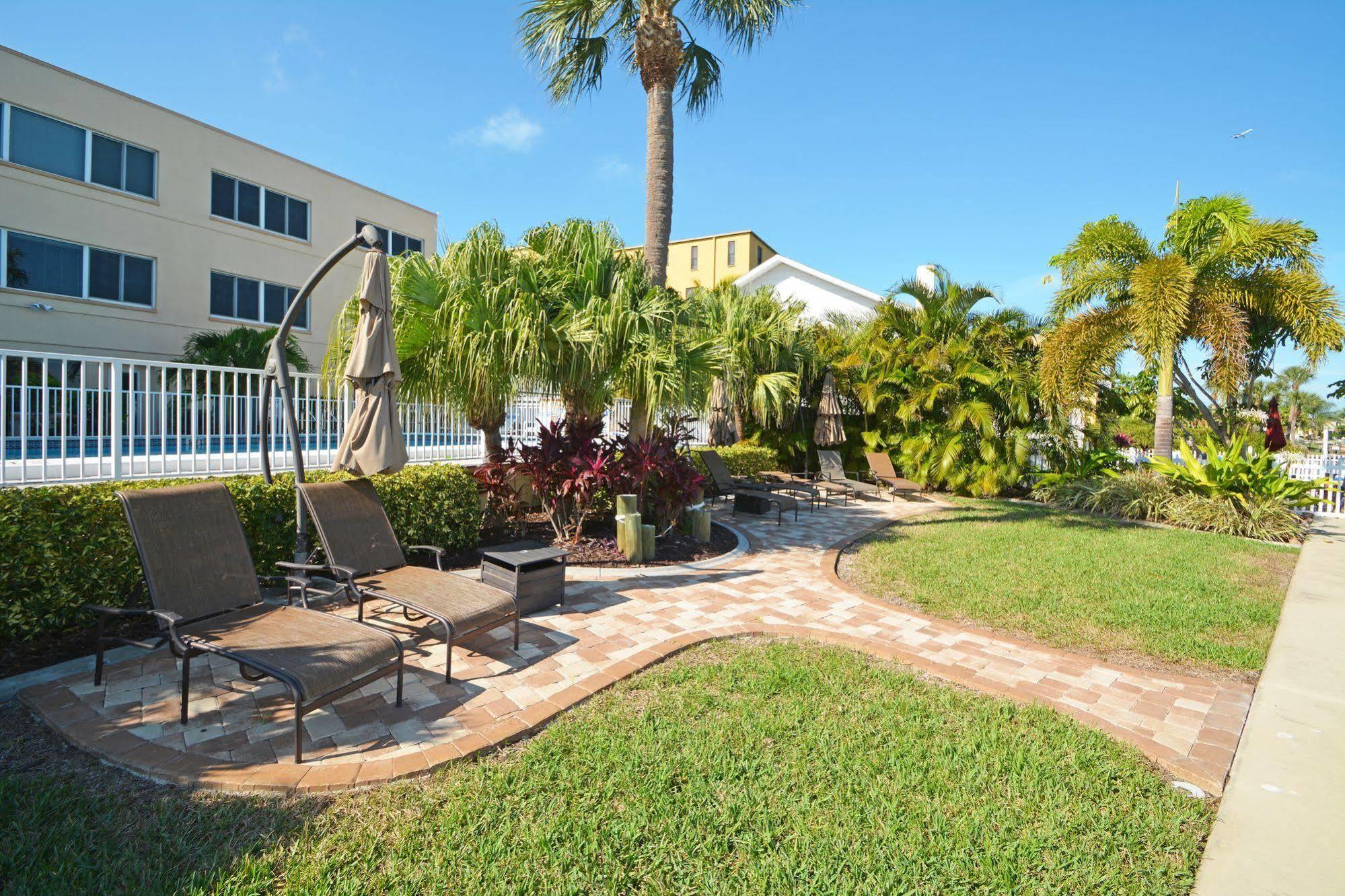 Westwinds Waterfront Resort St. Pete Beach Exteriör bild